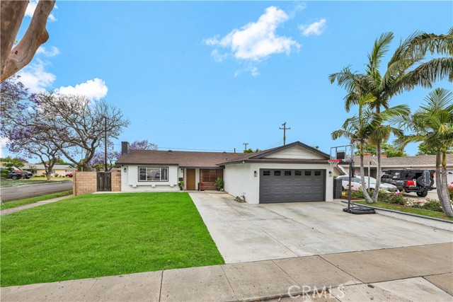 2218 S Linda Way, Santa Ana CA: https://media.crmls.org/medias/88db6046-7f9b-4d25-b08b-d4cd5b525855.jpg