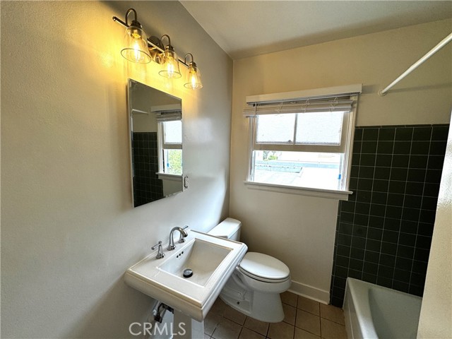 1009 9th Street, Santa Monica CA: https://media.crmls.org/medias/88db7a5d-fb7b-48ee-9916-788afaab59f7.jpg