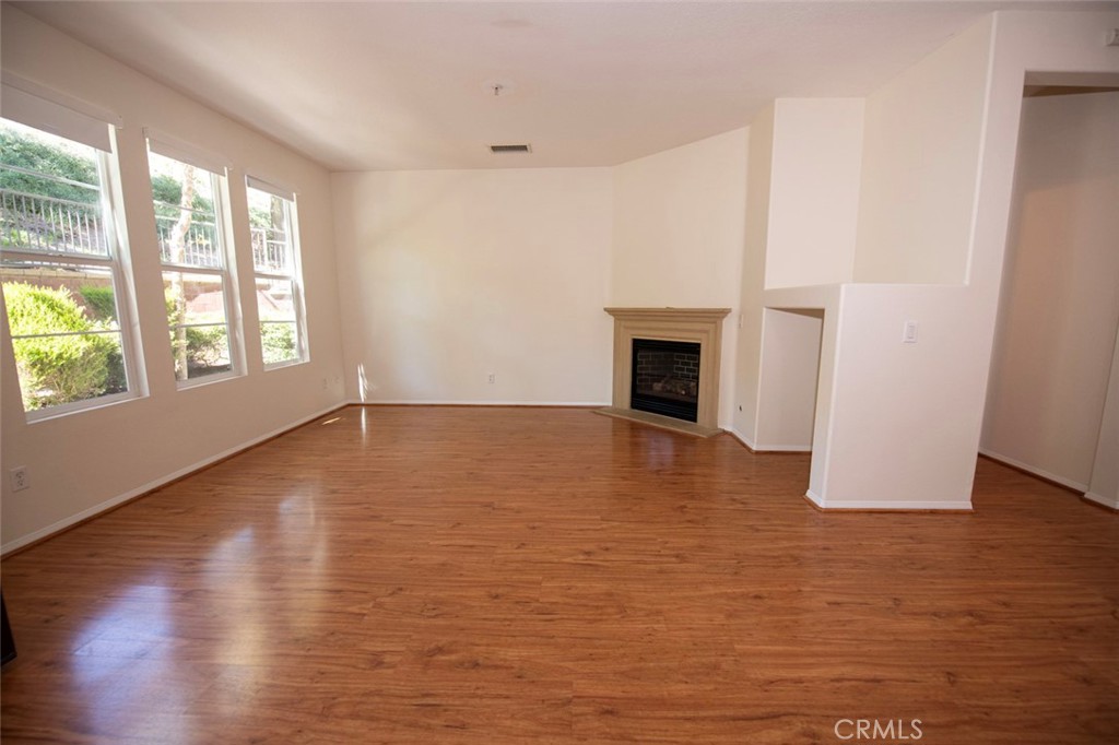 MLS #OC25273018 image #9