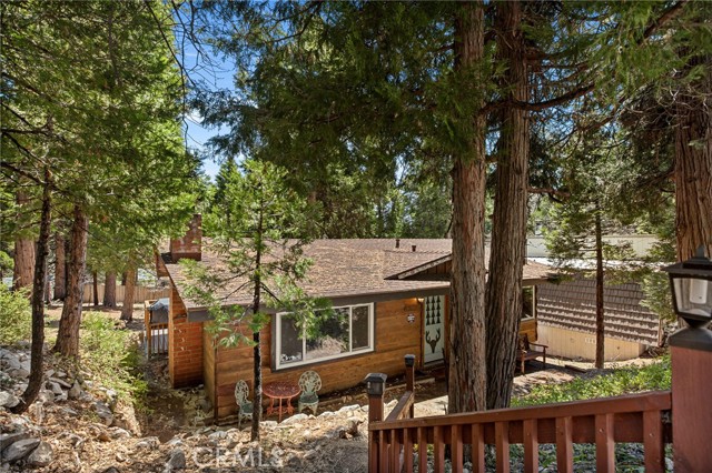Detail Gallery Image 2 of 25 For 31153 All View Dr, Running Springs,  CA 92382 - 3 Beds | 2 Baths
