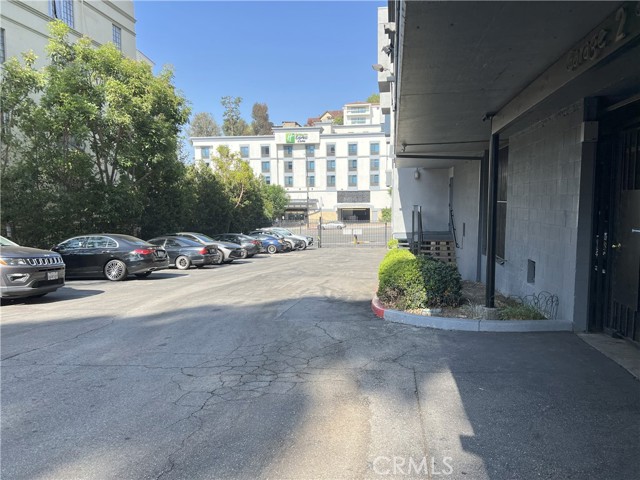 1940 N Highland Avenue, Los Angeles CA: https://media.crmls.org/medias/88de042b-ab23-4805-b0b0-ddc739aea45e.jpg
