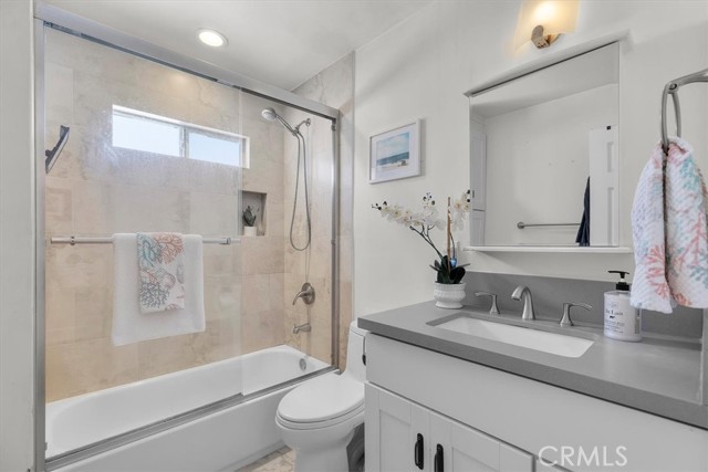 1012 Avenue C, Redondo Beach, California 90277, 4 Bedrooms Bedrooms, ,2 BathroomsBathrooms,Residential,Sold,Avenue C,SB24093567