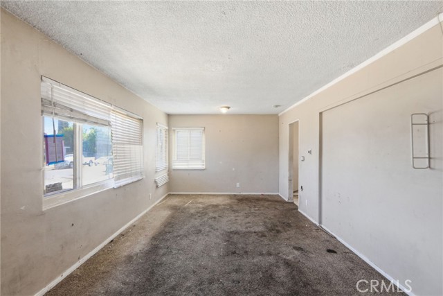 Detail Gallery Image 6 of 31 For 913 Goldenrod, Escondido,  CA 92027 - 3 Beds | 1 Baths