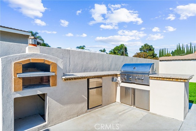 18011 Theodora Drive, Tustin CA: https://media.crmls.org/medias/88df22d5-c56e-4dac-bc91-de3242c115c7.jpg