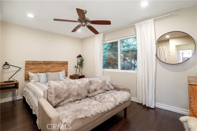 2114 India Street, Los Angeles CA: https://media.crmls.org/medias/88df5f8c-fa3a-4211-8775-7693da64173e.jpg