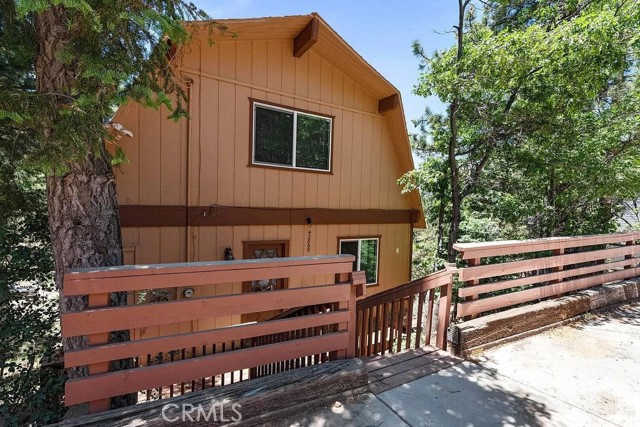 Detail Gallery Image 3 of 26 For 43869 Mendocino Dr, Big Bear Lake,  CA 92315 - 3 Beds | 2 Baths