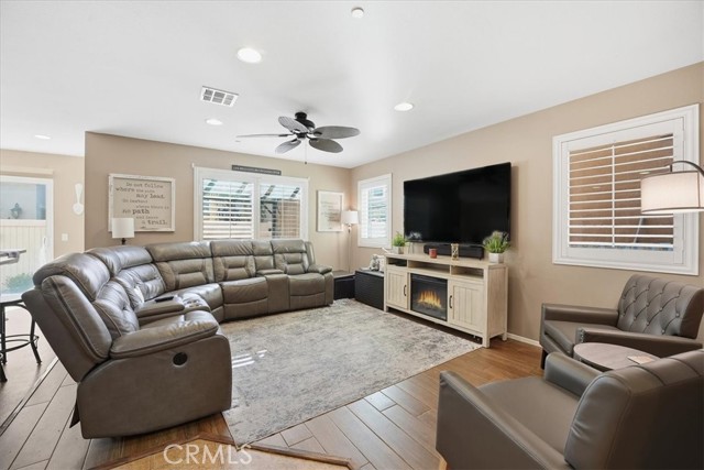 Detail Gallery Image 15 of 43 For 1411 Chinaberry, Beaumont,  CA 92223 - 4 Beds | 3 Baths