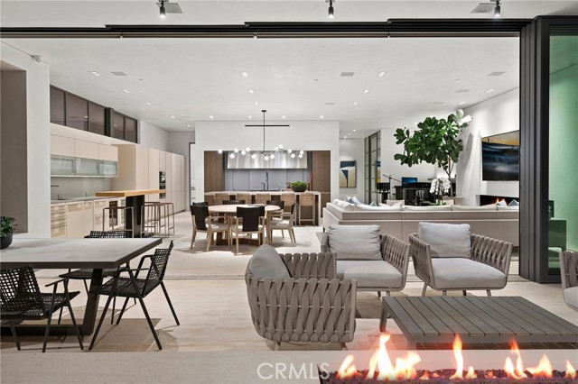 Detail Gallery Image 4 of 27 For 2108 E Oceanfront, Newport Beach,  CA 92661 - 5 Beds | 5/1 Baths