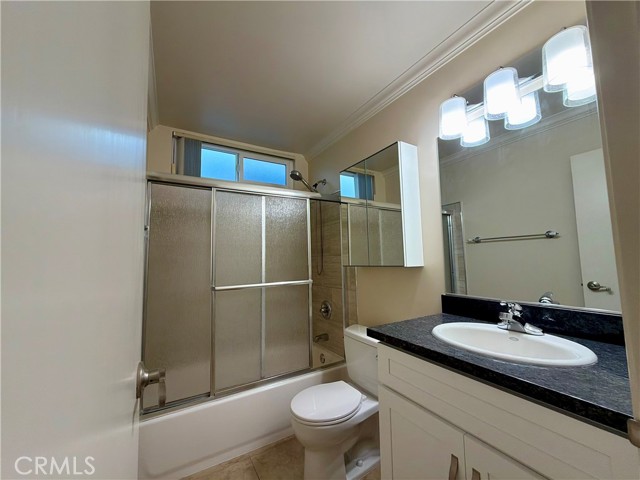 Detail Gallery Image 6 of 8 For 2266 Cazador, Los Angeles,  CA 90065 - 40 Beds | 24 Baths