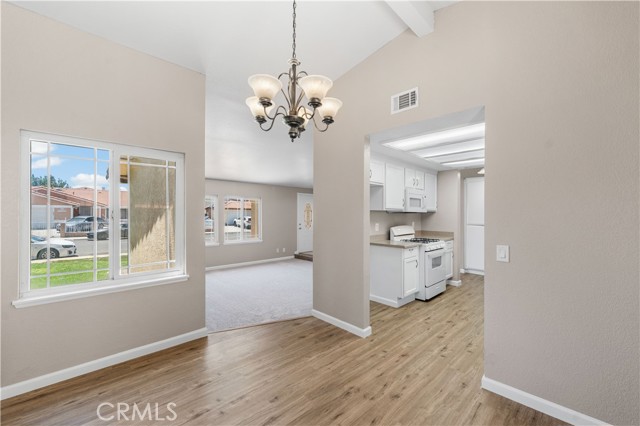 4633 Dowel Avenue, Palmdale CA: https://media.crmls.org/medias/88e12ad0-edeb-4e5f-b065-4539fb6e00ce.jpg