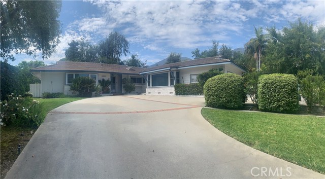 1821 Oakwood Avenue Arcadia, California This classic ranch style home is located in the Highland Oaks area of Arcadia.The well maintained home features a great floor plan that includes 5 bedrooms, 4 bathrooms with 2,875 sqft. of living space. Spacious rooms with abundance of natural light throughout the house . Large kitchen includes lots of counter space and storage. Both Master bedroom & family room are opened up to the courtyard overlook the beautiful backyard with sparkling pool and beautiful landscape. It's walking distance to Highland Oaks Elementary. This is truly an exceptional home in an ideal neighborhood to raise a family!