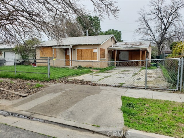 Detail Gallery Image 1 of 1 For 2485 S Page Ave, Fresno,  CA 93725 - 3 Beds | 1 Baths