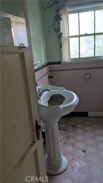 38 W Norman Avenue, Arcadia CA: https://media.crmls.org/medias/88e29c6d-1671-4dfa-a74a-2754c7673b74.jpg
