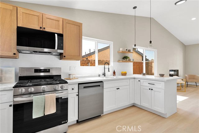 14463 Birchwood Drive, Hesperia CA: https://media.crmls.org/medias/88e3c2a2-c838-41c2-962c-84355907899b.jpg