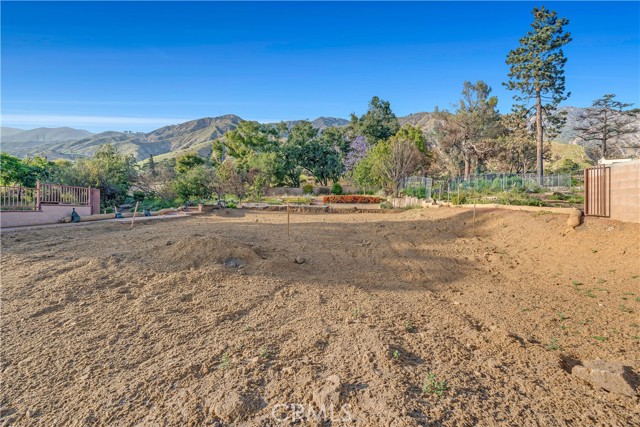 931 Alta Pine Drive, Altadena CA: https://media.crmls.org/medias/88e47ebf-12c4-43d1-bc8f-de6159842b37.jpg