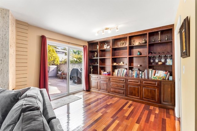 Detail Gallery Image 12 of 47 For 2909 S Rita Way, Santa Ana,  CA 92704 - 6 Beds | 4 Baths