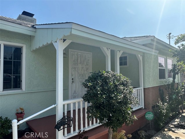 10842 Saticoy Street, Sun Valley CA: https://media.crmls.org/medias/88e585f3-2de3-450e-8bf2-2de0335917b6.jpg