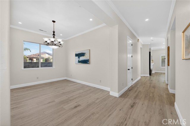 Detail Gallery Image 9 of 44 For 1563 E via Mirasol, Fresno,  CA 93730 - 4 Beds | 3 Baths