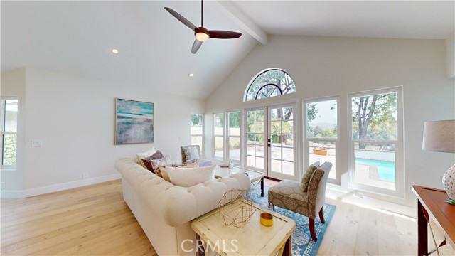 Detail Gallery Image 14 of 56 For 370 Cherry Hills Ct, Thousand Oaks,  CA 91320 - 3 Beds | 3/1 Baths
