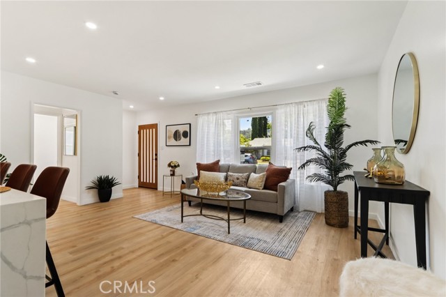 18257 Palora Street, Tarzana CA: https://media.crmls.org/medias/88e6371f-f884-4007-ace1-5f545a60a1b9.jpg