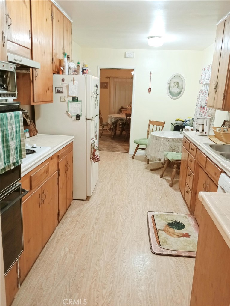 https://media.crmls.org/medias/88e8c537-3ca0-42ac-9802-1c19ff2e8440.jpg?preset=X-Large
