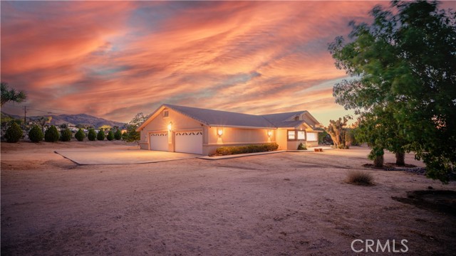 8920 Del Monte Avenue, Yucca Valley CA: https://media.crmls.org/medias/88e8c817-5fc7-4ef5-8fd5-3b61a9ef5b73.jpg