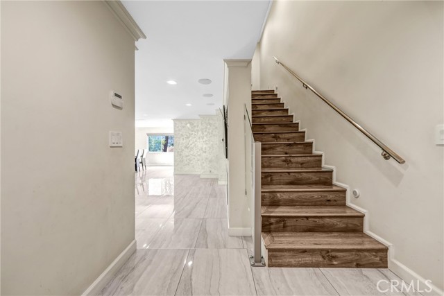 Detail Gallery Image 4 of 37 For 8038 via Pompeii, Burbank,  CA 91504 - 3 Beds | 3 Baths