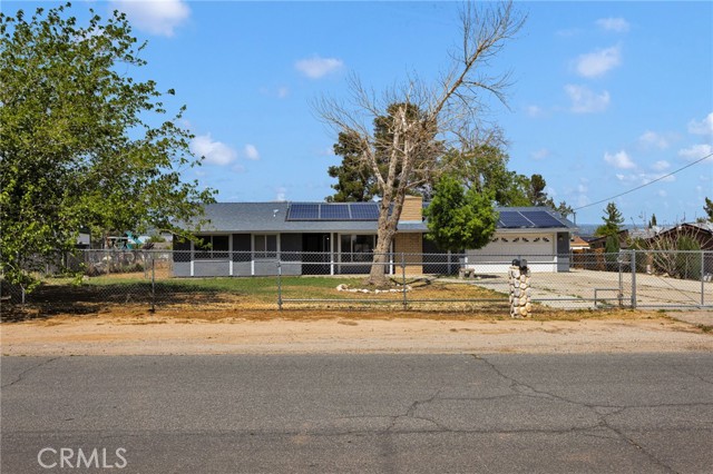 Detail Gallery Image 2 of 20 For 15970 Lindero, Victorville,  CA 92395 - 3 Beds | 2 Baths