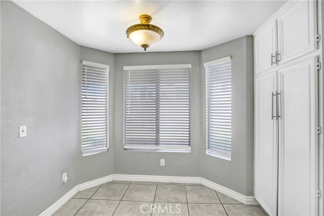 Detail Gallery Image 10 of 28 For 2421 W Calle Celeste Dr, Rialto,  CA 92377 - 5 Beds | 3 Baths