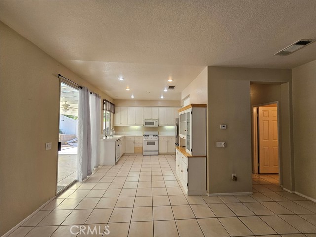 1366 Withorn Court, Riverside CA: https://media.crmls.org/medias/88ea8157-2c7c-4cfa-ac5a-c98826591443.jpg