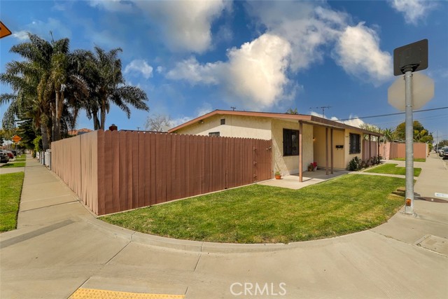 Detail Gallery Image 1 of 1 For 22439 Claretta Ave, Hawaiian Gardens,  CA 90716 - 4 Beds | 2 Baths