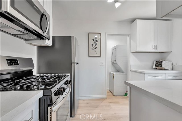 518 E Lime, Monrovia CA: https://media.crmls.org/medias/88ebf572-e1d3-4e10-95bd-68a9bc2ff151.jpg