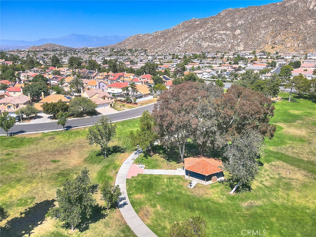 https://media.crmls.org/medias/88ecaba9-864c-4143-8d07-4b665011f171.jpg?preset=X-Large