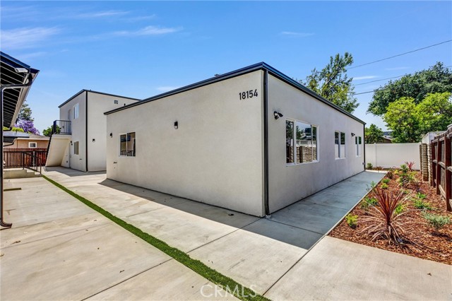 18152 Sunburst Street, Northridge CA: https://media.crmls.org/medias/88ece645-43b1-4aca-b8bf-3e204b40afa4.jpg