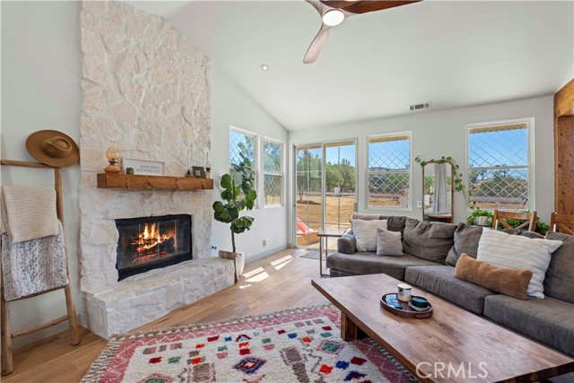 9744 Sweetwater Drive, Agua Dulce CA: https://media.crmls.org/medias/88ecf71e-7c8a-4dc0-80db-8a1b1b53675f.jpg
