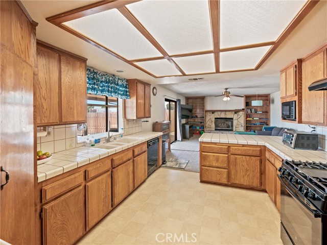 Detail Gallery Image 7 of 30 For 11759 Mohawk Rd, Apple Valley,  CA 92308 - 3 Beds | 2 Baths