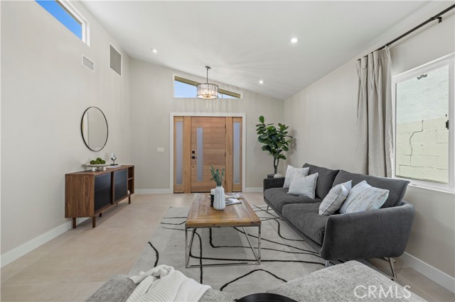 Detail Gallery Image 3 of 36 For 3923 Edenhurst Ave, Los Angeles,  CA 90039 - 4 Beds | 3 Baths