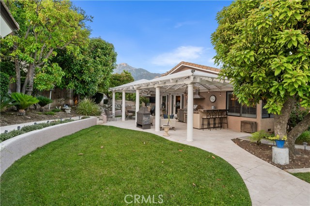 2565 Cliff Rd, Upland CA: https://media.crmls.org/medias/88ef43ef-d3f0-40ad-bef3-9d9267e1943d.jpg