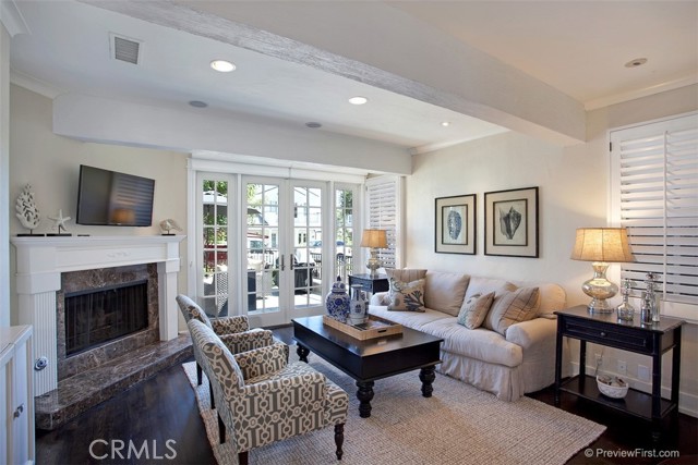 Detail Gallery Image 2 of 26 For 441 Carnation Ave, Corona Del Mar,  CA 92625 - 3 Beds | 2/1 Baths