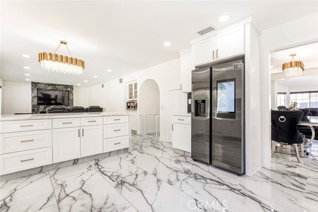 20128 Cavern Court, Saugus CA: https://media.crmls.org/medias/88f1288f-e214-4e49-854b-fea5a5db4b0c.jpg
