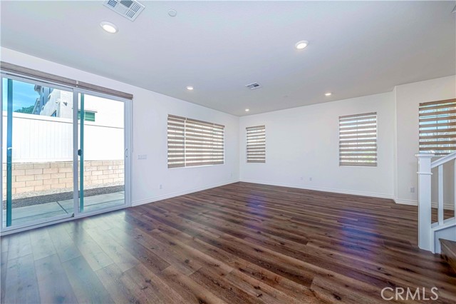 9795 Ardisia Street, Riverside CA: https://media.crmls.org/medias/88f13819-992b-4cb3-9f92-3301ee8aa7aa.jpg