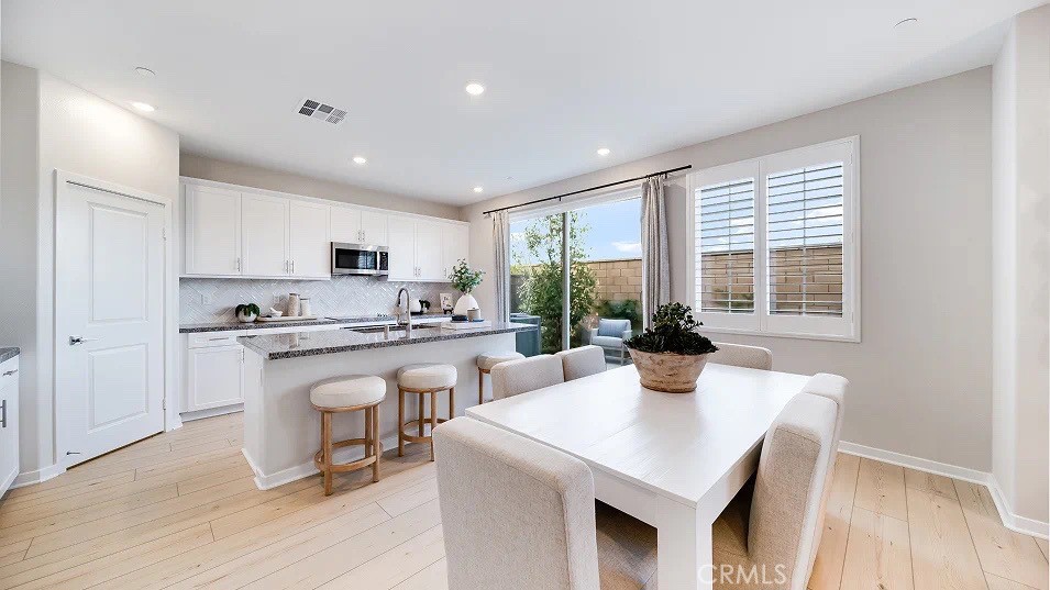 3253 Homestead Paseo