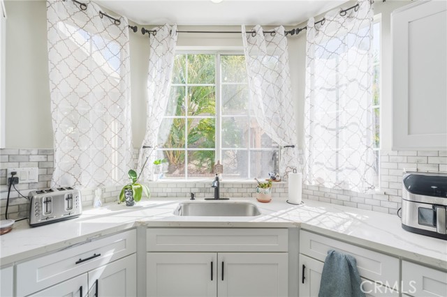 Detail Gallery Image 9 of 32 For 2295 Shanna Carle Dr, Corona,  CA 92882 - 4 Beds | 3/1 Baths