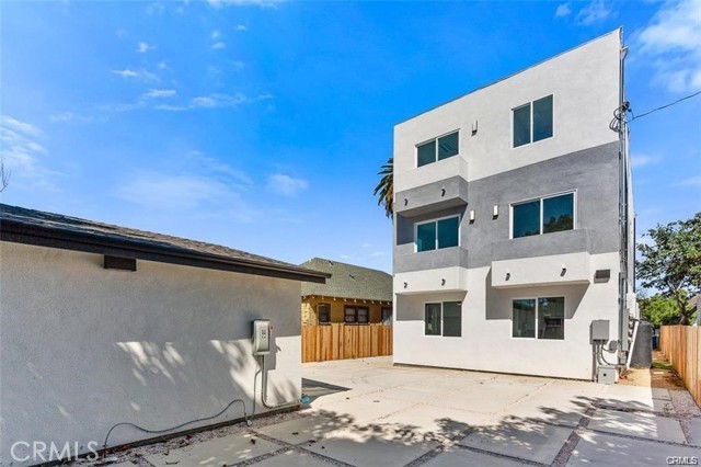 Detail Gallery Image 3 of 5 For 136 W 48th St, Los Angeles,  CA 90037 - – Beds | – Baths