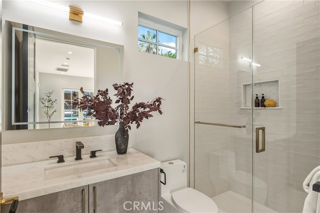 Detail Gallery Image 49 of 56 For 20511 Wells Dr, Woodland Hills,  CA 91364 - 6 Beds | 6/1 Baths