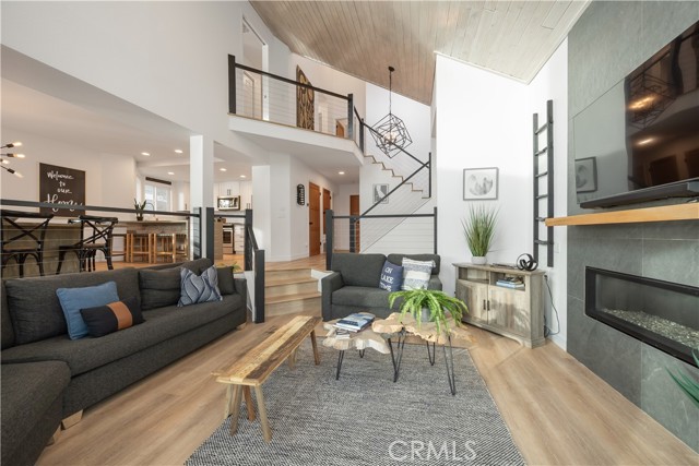 Detail Gallery Image 6 of 35 For 38994 Willow Landing, Big Bear Lake,  CA 92315 - 4 Beds | 3 Baths