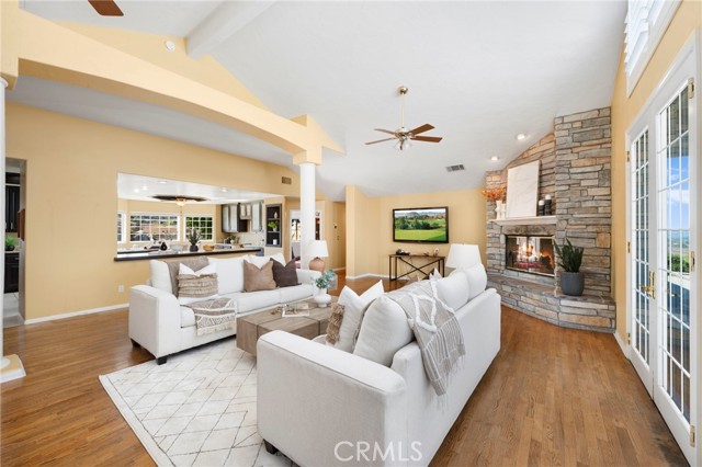 40115 Via Cordova, Temecula CA: https://media.crmls.org/medias/88f4dde2-d259-41a7-b00a-76f0ec3215b5.jpg
