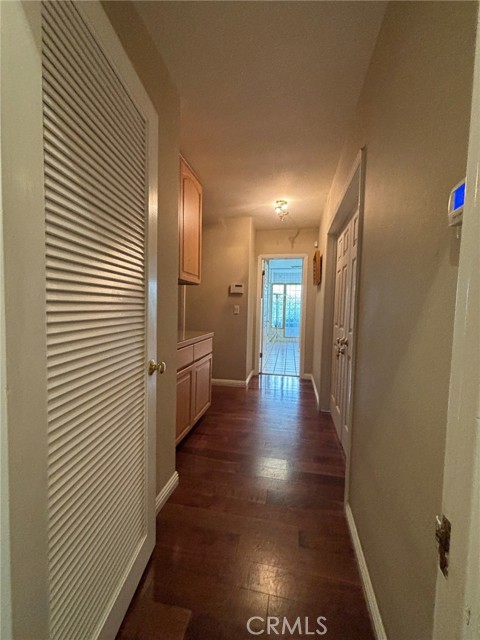 Detail Gallery Image 9 of 28 For 715 N Lariat, Long Beach,  CA 90815 - 3 Beds | 3 Baths