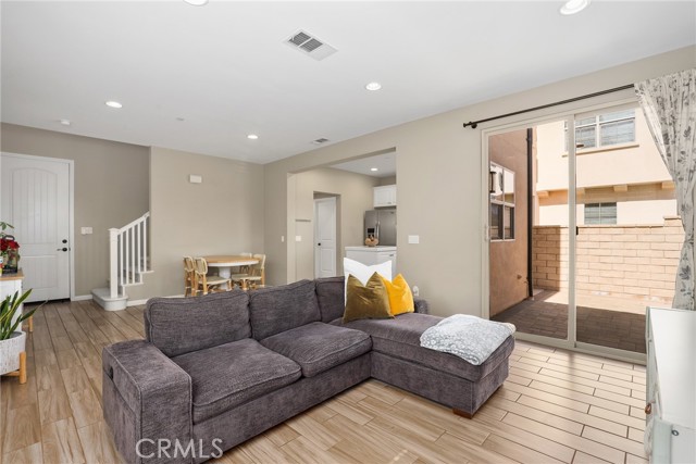 Detail Gallery Image 5 of 36 For 21710 Bene Dr, Saugus,  CA 91350 - 3 Beds | 2/1 Baths