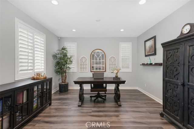 Detail Gallery Image 12 of 44 For 17183 Compass Dr, Riverside,  CA 92503 - 5 Beds | 4/1 Baths